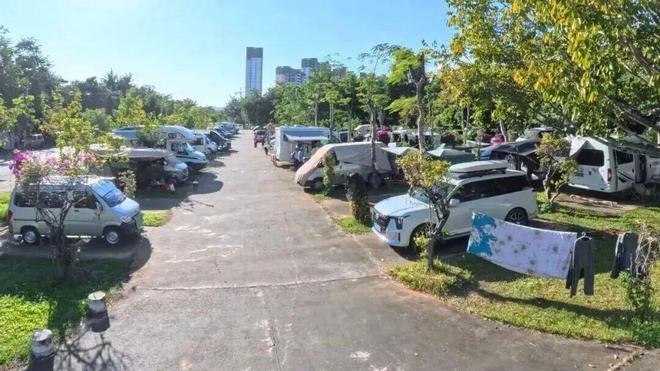 理:不得在公共绿地生火做饭、晾晒衣物pg电子游戏网站瑞丽、北海加强房车管(图1) 理:不得在公共绿地生火做饭、晾晒衣物pg电子游戏网站瑞丽、北海加强房车管(图1)